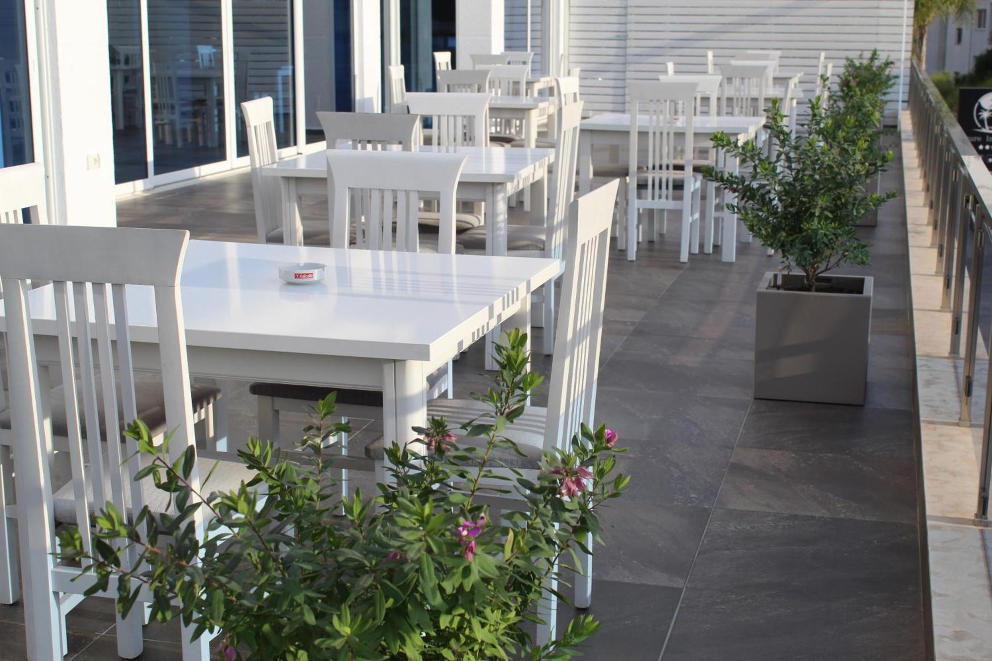 Hotel Agel Sarandë Esterno foto