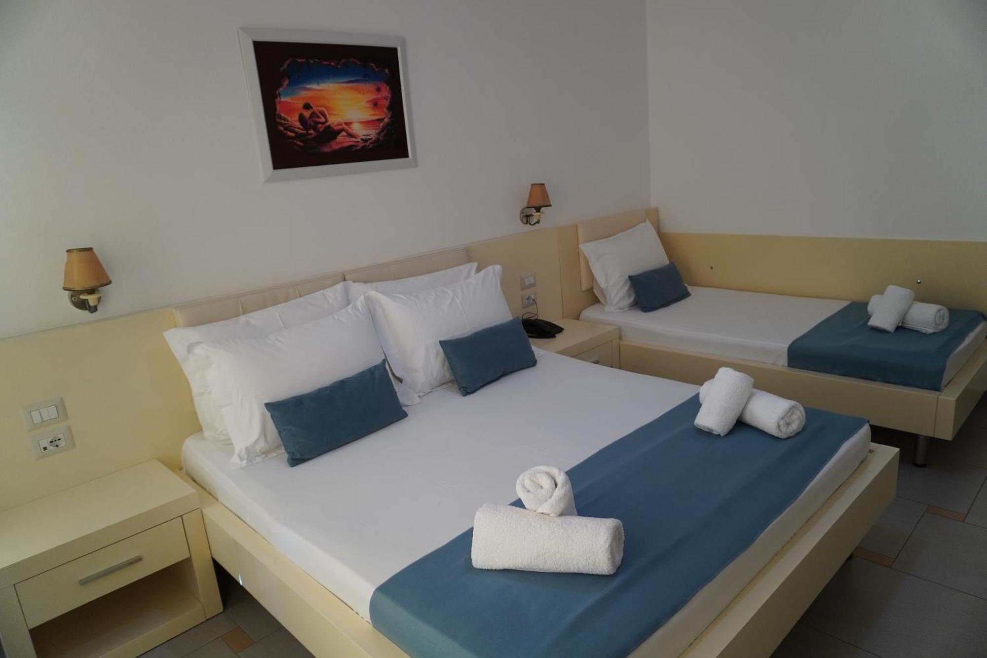 Hotel Agel Sarandë Esterno foto