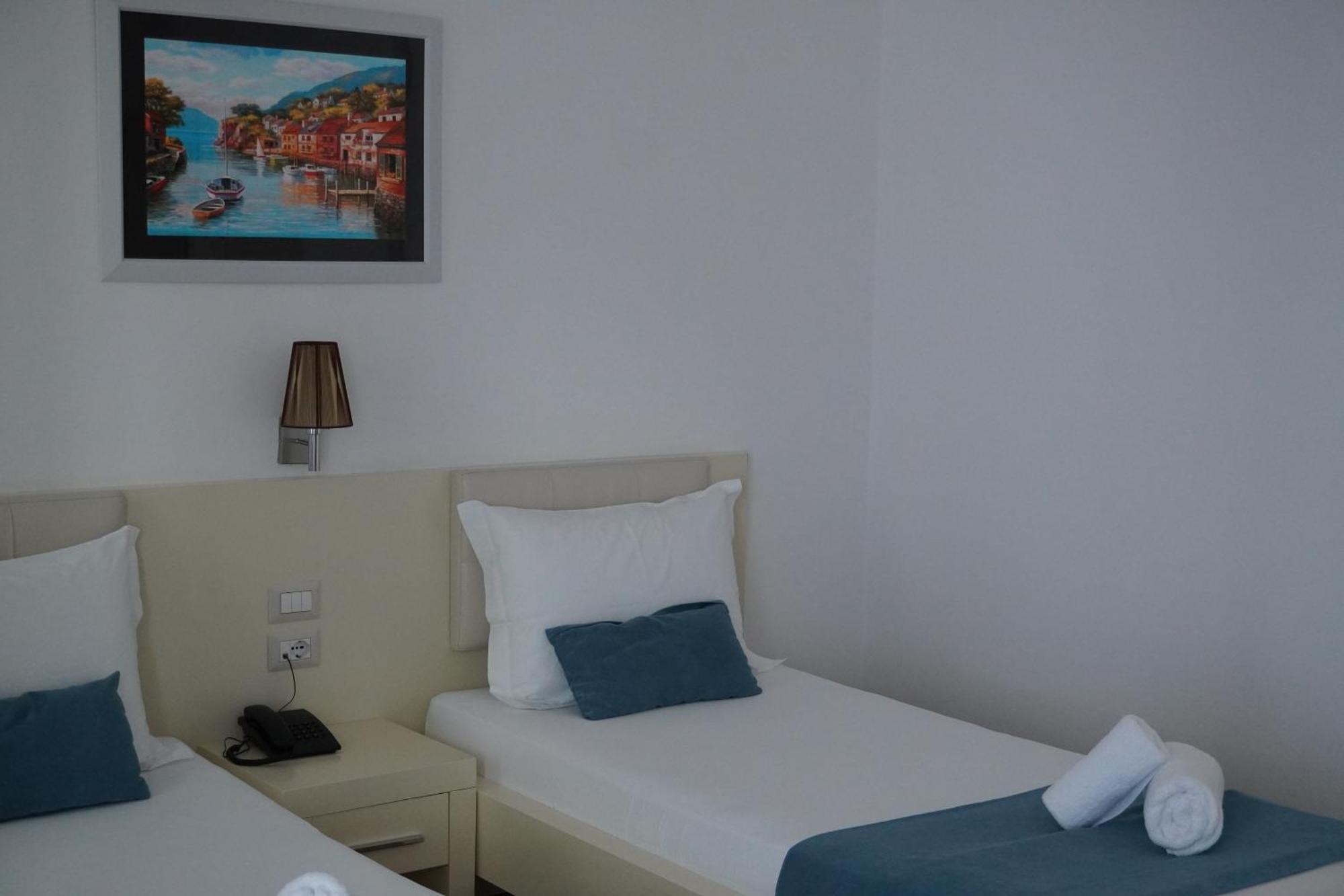 Hotel Agel Sarandë Esterno foto