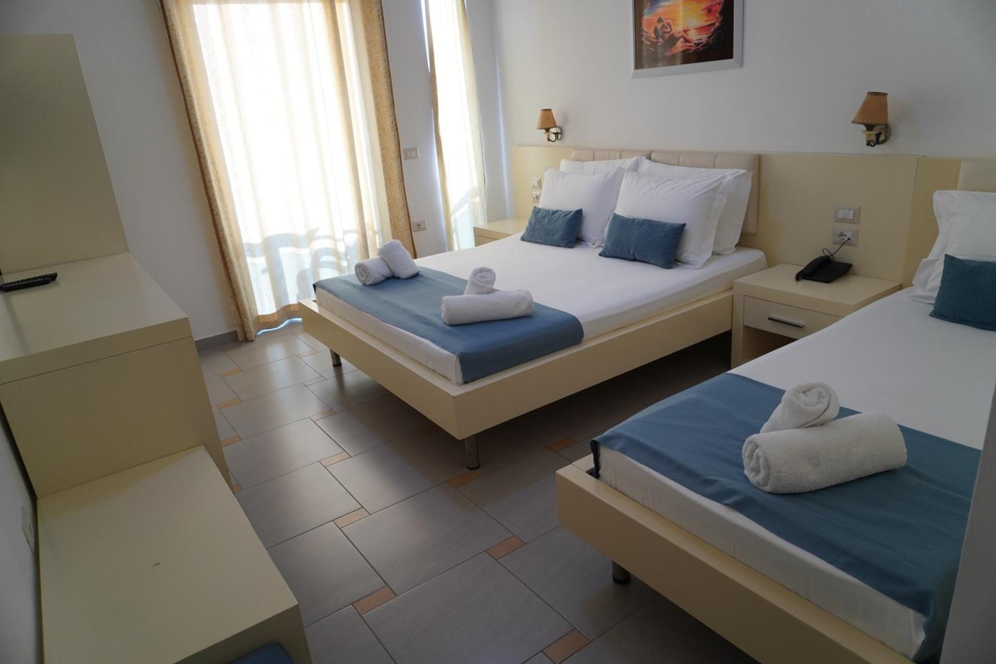 Hotel Agel Sarandë Esterno foto