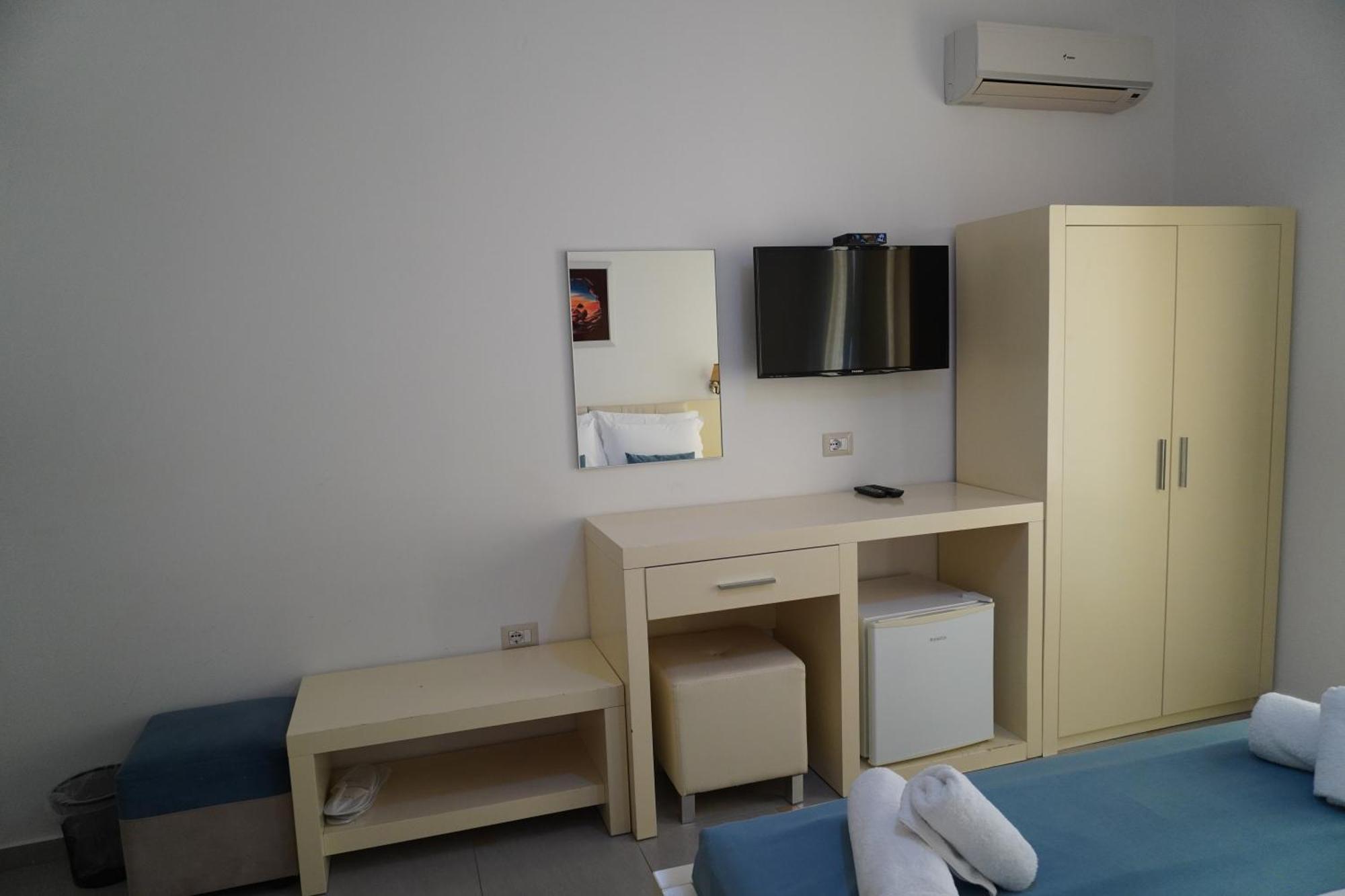 Hotel Agel Sarandë Esterno foto