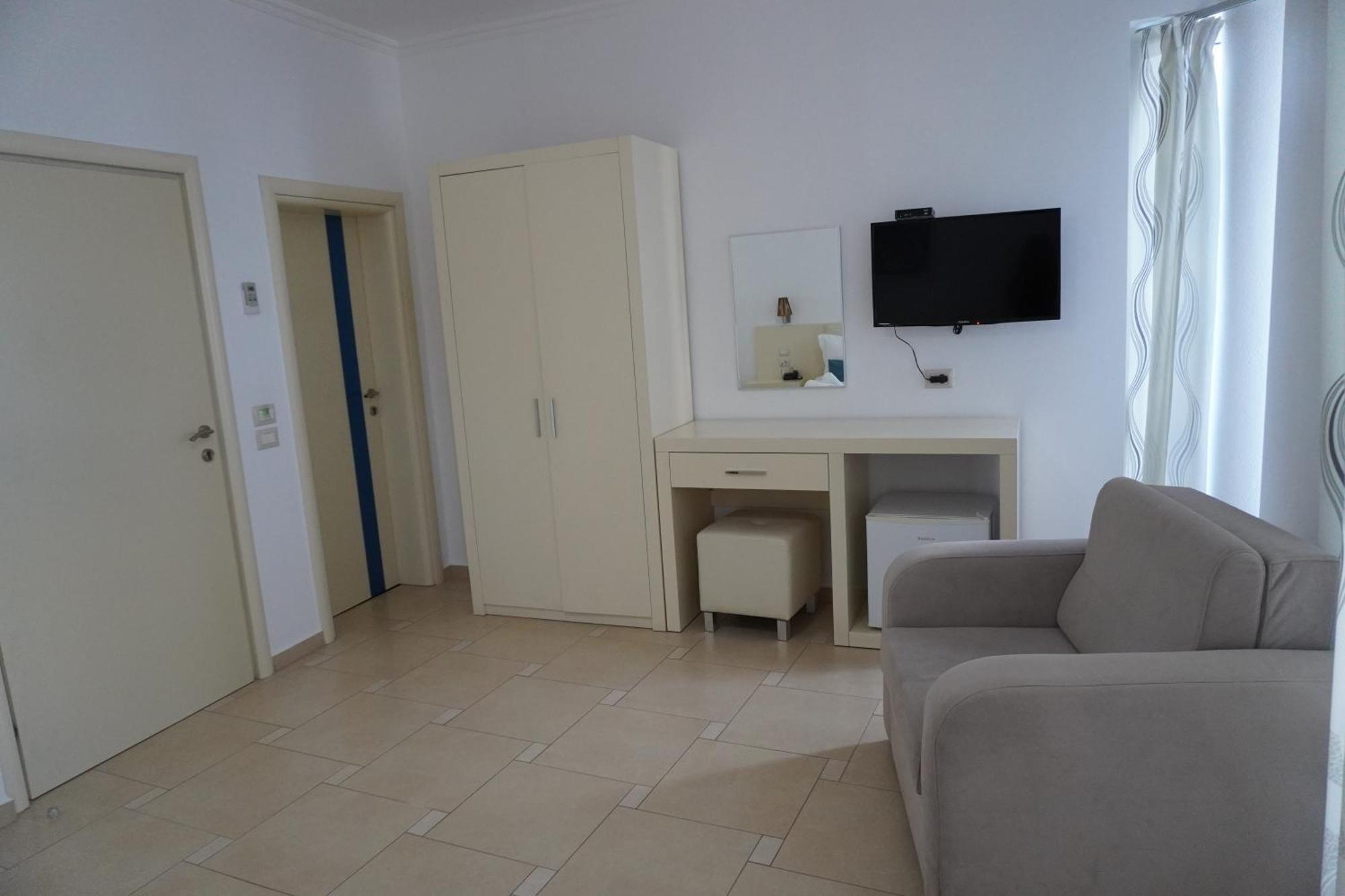 Hotel Agel Sarandë Esterno foto
